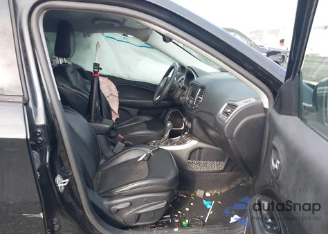 2018 Jeep Compass Latitude 4X4 из США, поврежденный, VIN 3C4NJDBB8JT315030